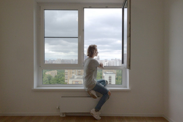 &laquo;В щели были напиханы тряпки, бумага и картон&raquo; Почти все квартиры в российских новостройках &mdash; с дефектами. Почему?