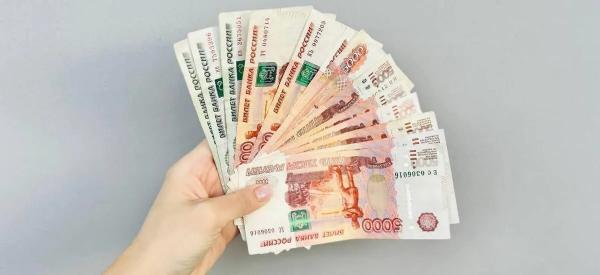 Россияне отказываются от отпуска из-за экономии: как изменились мнения за год?