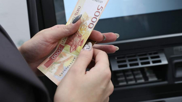 
                    Россиянам рассказали о способах копить деньги для ребенка с рождения

        