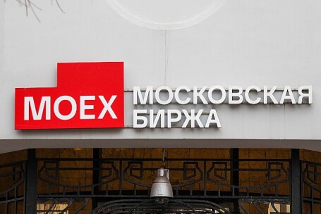 Индекс Мосбиржи впервые с декабря 2022 года упал ниже 2100