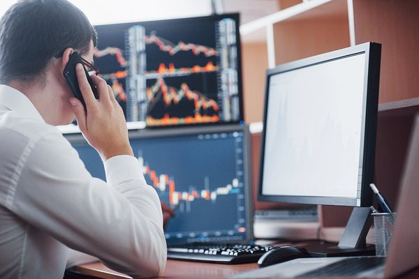 Перед выплатой дивидендов акции теряют в цене. Почему дивидендный гэп &mdash; это естественное явление на фондовом рынке?
