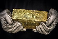 У россиян за рубежом все чаще отказываются принимать старые доллары. На что их обменять и в чем лучше хранить сбережения? У россиян за рубежом все чаще отказываются принимать старые доллары. На что их обменять и в чем лучше хранить сбережения?